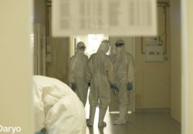 Наманганда коронавирусга чалинган тирик фуқаронинг яқинларига унинг ўлгани хабар қилиниб, бошқа маййит бериб юборилди фото