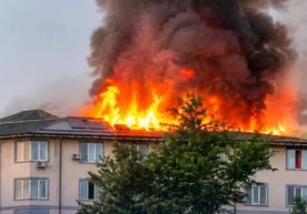 Se produjo un gran incendio en un edificio de varias