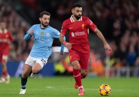 Man City struggles as Liverpool goes into halftime with a 2:0 advantage фото