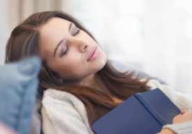 Олимлар катталарга тахминан 8 соат ухлашни тавсия қилади —