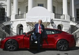 Президент Дональд Трамп Tesla компанияси бош директори