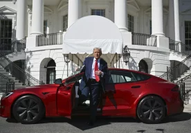 Президент Дональд Трамп Tesla компанияси бош директори