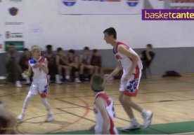 213 см бўйга эга 12 яшар баскетболчи рақибларининг бош оғриғига айланди (видео) фото