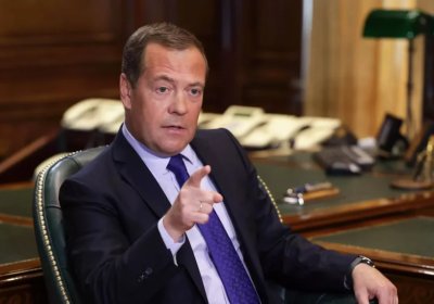 Медведев: НАТО Россия билан уруш қилмаяпмиз демоқда, аммо ҳаммаси бошқача фото