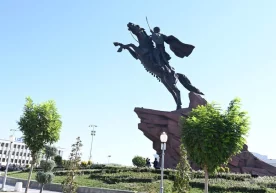 Президент Шавкат Мирзиёев Урганч шаҳрида буюк саркарда