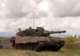 Ispaniya yana 10 ta Leopard 2A4 tankini Ukrainaga topshirdi фото