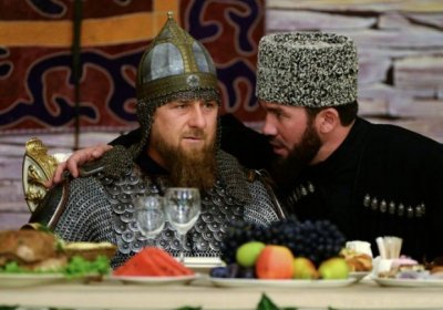 Ramzan Qodirov Chechen ayollari kuni bayramiga sovut kiygan holda tashrif buyurdi фото