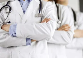 Давлат тиббиёт муассасаларида камида 15 йил иш стажига эга