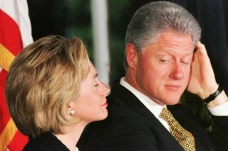 Amerikalik siyosatchi o‘z kitobida Klinton oilasidagi zo‘ravonlik haqida yozdi фото
