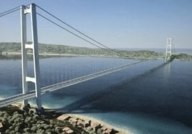 Италия ҳукумати тарихдаги энг узун осма кўприкни қуриш