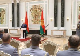 Lukashenko: Belarus qo‘shinlari to‘liq jangovar shay holatga keltirildi фото