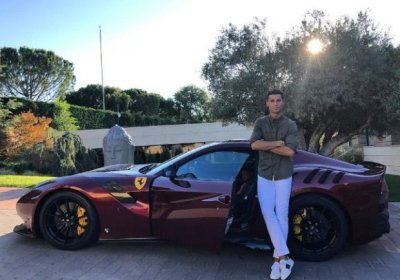 Роналду бошланғич нархи 550 минг доллар бўлган Ferrari сотиб олди фото