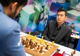 Die Partie zwischen Nodirbek Abdusattorov und Gukesh