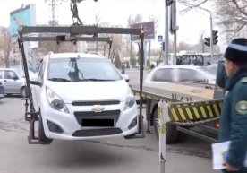 Тўхташ мумкин бўлмаган жойларда қолдирилган автомобиллар мажбурий эвакуация қилинади фото