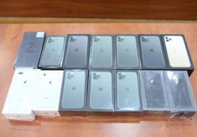 Тошкент аэропортида хориждан келган фуқаролардан сотиш учун iPhone'ларни йиғиб олаётган шахс ушланди фото