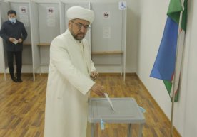 Muftiy Nuriddin Xoliqnazarov Shavkat Mirziyoyevni saylovdagi g‘alaba bilan tabrikladi фото