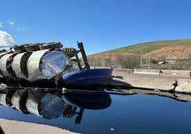 Қамчиқ довонида нефть маҳсулоти ортилган махсус юк