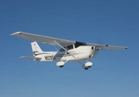 АҚШ фуқаролик авиациясининг самолёти ва оқ бошли сувбургут