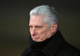 Kuba prezidenti harbiy paradda ishtirok etish uchun Moskvaga keldi фото