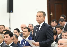 Фото: Президент матбуот хизмати Сессияда Навоий вилоятига