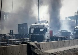 Эрондаги портда содир бўлган даҳшатли портлаш сабабли миллий мотам эълон қилинди фото
