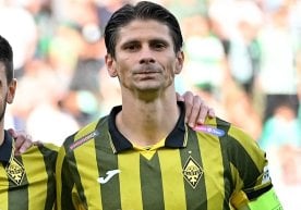 «Қайрат» ҳимоячиси Александр Мартинович Чемпионлар