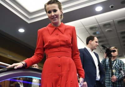 Kseniya Sobchak qizil ko’ylak va tanish chehra yordamida Putinning e’tiborini jalb qilgani haqida gapirib berdi фото