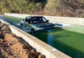 Suv havzasida muammosiz harakatlangan Rivian elektropikapi (video) фото