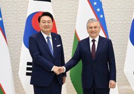 Shavkat Mirziyoyev va Yun Sok Yolning tor doiradagi uchrashuvi bo‘lib o‘tdi фото