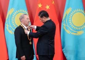 Хитой раиси Си Цзиньпин Қозоғистоннинг биринчи президенти
