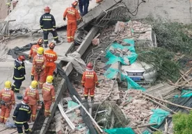 Фото: Reuters Шанхайдаги Mercedes-Benz дилерлик маркази