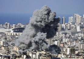 Israel launches airstrikes in southern Lebanon фото