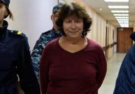 Rossiyada sud Putinning ota-onasi qabri oldidagi norozilik uchun hukm chiqardi фото