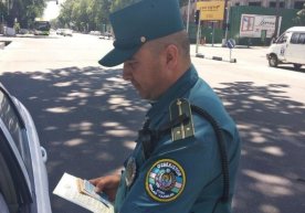 Haydovchi YPX xodimiga pora berayotganda qo‘lga olindi фото