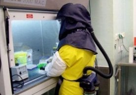 Nobel mukofoti sohibi koronavirus laboratoriya sharoitida yaratilgan bo‘lishi mumkinligini aytdi фото
