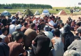 Rossiya-Qozog‘iston chegarasida turgan 2200 nafar o‘zbekistonliklar yurtga olib kelinmoqda фото