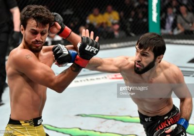 Zubayra Tuxugov braziliyalik raqibini mag‘lubiyatga uchratib, MMA’dagi 20-g‘alabasini qo‘lga kiritdi фото