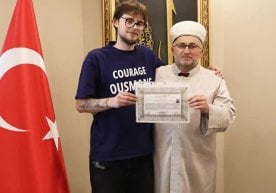 Austrian teenager converted to Islam фото