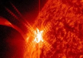 Бугун, 25-май куни, Қуёшда иккита кучли чақнаш содир