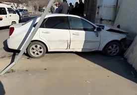 A Gentra car hit two pedestrians in the Samarkand region.