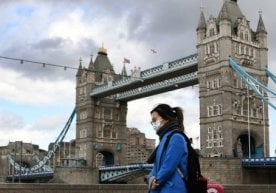 Британияда карантинни бузганлик учун 10 минг фунт стерлинггача жарима белгиланди фото