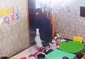 Фото: Видеодан кадр Ижтимоий тармоқларда бола боғчада