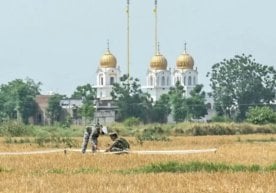 Ҳиндистон-Покистон орасида ҳаводан зарбалар алмашилди: Жамму аэропорти ҳужумга учради фото