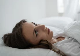 Foto: Marie Claire Yatakta bir yandan diğer yana dönerek