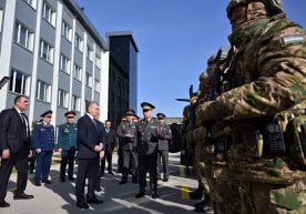 Шавкат Мирзиёев мудофаа тизимини кучайтириш бўйича кўрсатмалар берди фото