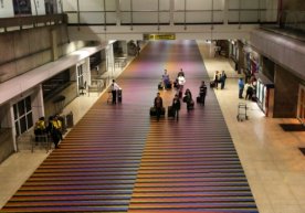 Karakas aeroportida noma’lum kimsalar o‘t ochdi фото