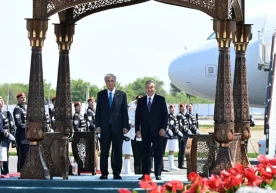 A invitación del Presidente de la República de Uzbekistán,