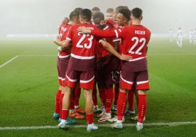 Швейцария терма жамоаси ҳужумчиси Брел Эмболо ва бош