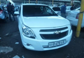 Сергели машина бозори бу якшанба куни одамлар билан гавжум