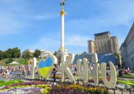 Foto: “Bbqboy.net” Ukraina poytaxti xalqaro tillarda